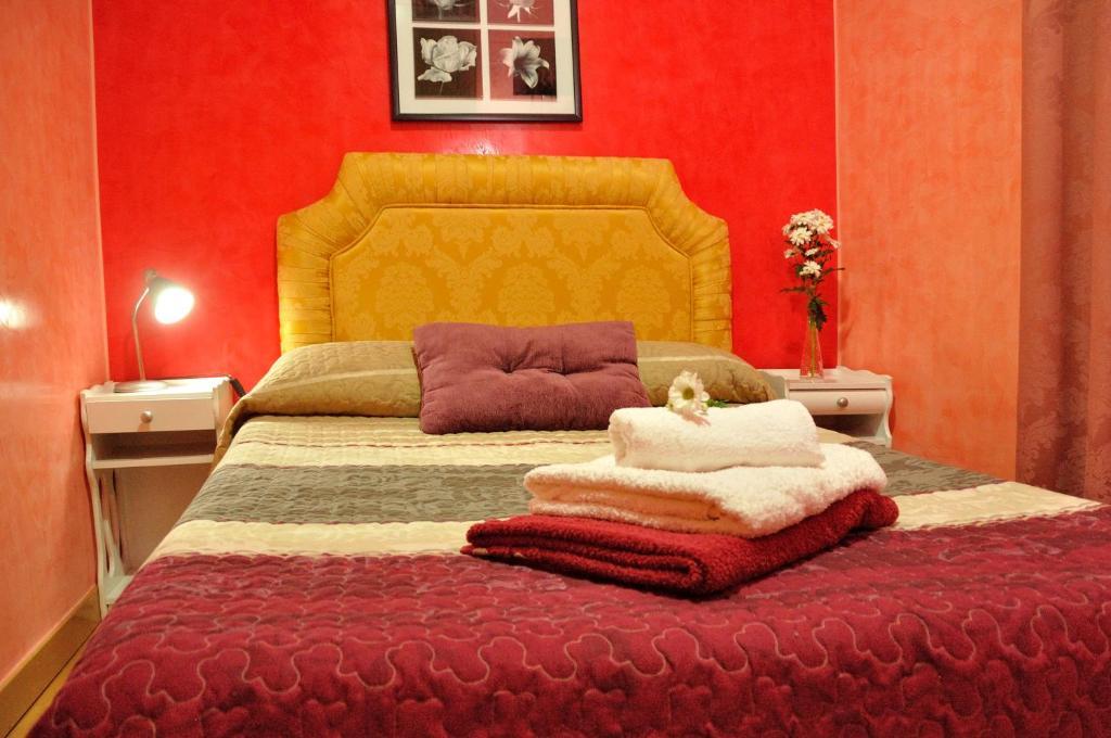 Far Home Plaza Mayor Madrid Rom bilde