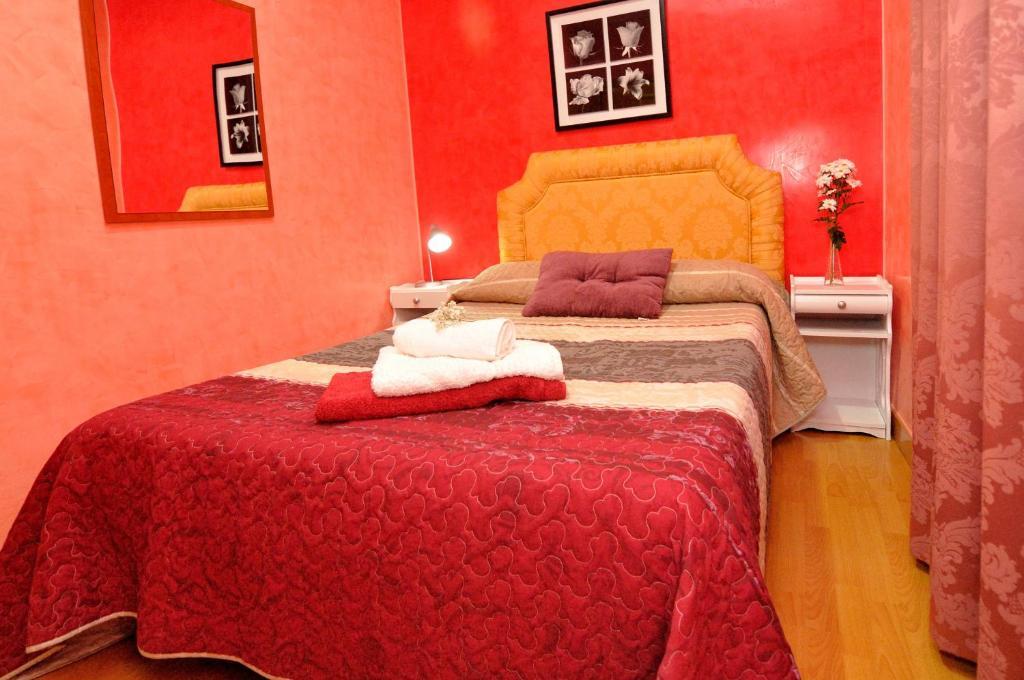 Far Home Plaza Mayor Madrid Rom bilde